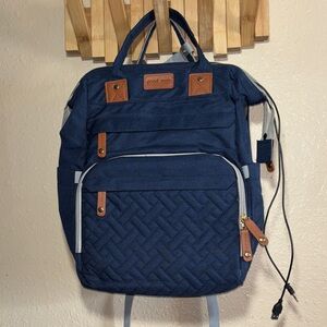 NWOT GOOD MUM Multifunctional Diaper Bag.  The bag has a quilted front p